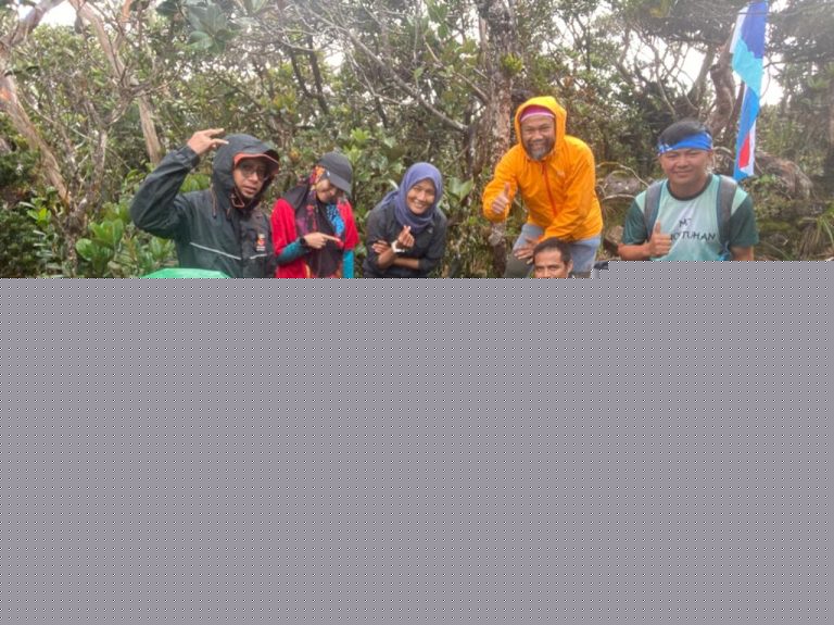KJAM cipta rekod tawan 14 puncak tertinggi di Malaysia kurang 100 hari