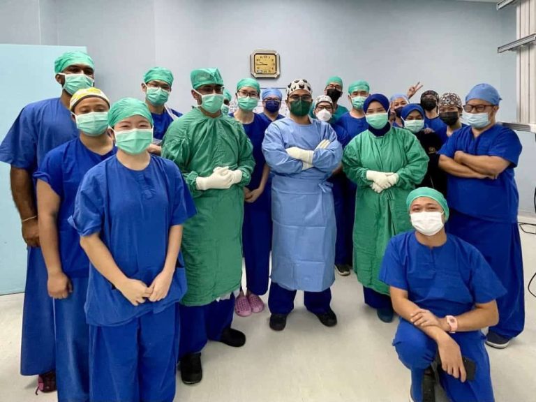 HQE2, UMS lakukan pembedahan otak pesakit sedar pertama di Sabah