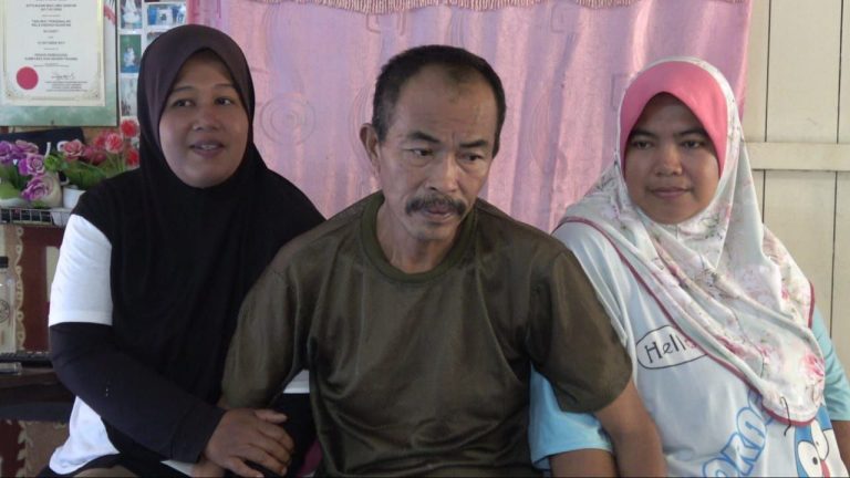 Madu setia jaga suami sakit bersama