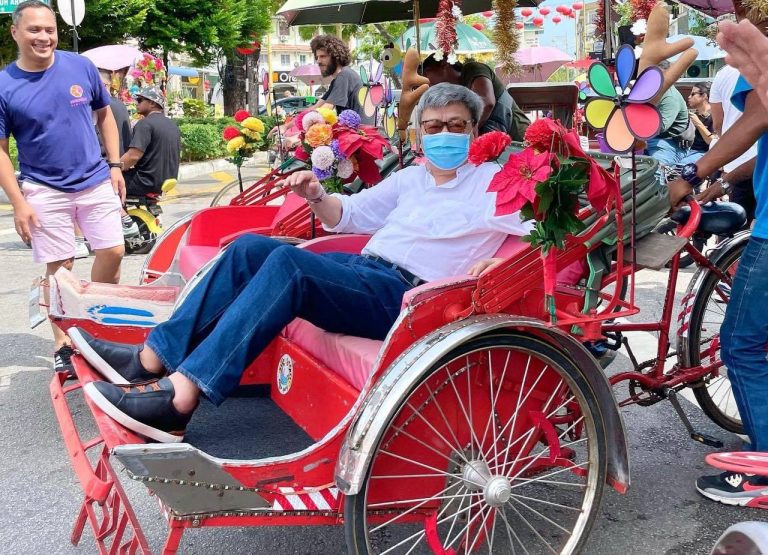 Sultan Selangor bersiar naik beca di Pulau Pinang