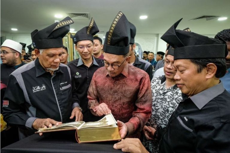 Anwar arah cetak sejuta al-Quran, reaksi perbuatan biadap Paludan