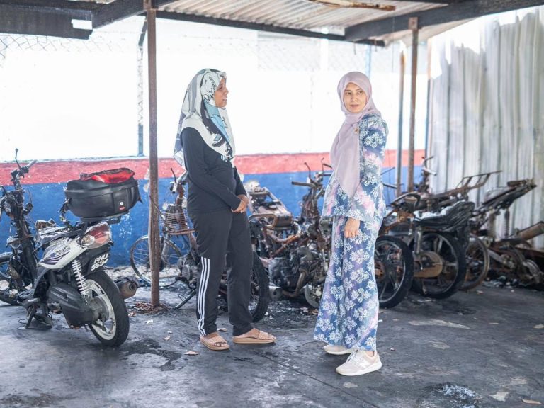 Motosikal penduduk hangus, Nurul Izzah ‘ganti’ baharu