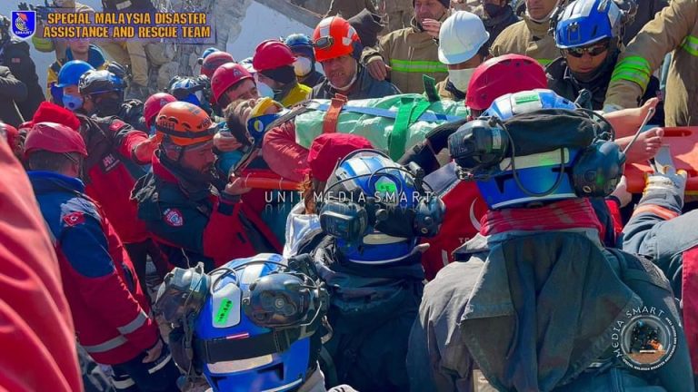 Pasukan MAS-01 SMART selamatkan lima mangsa terperangkap bawah runtuhan gempa bumi