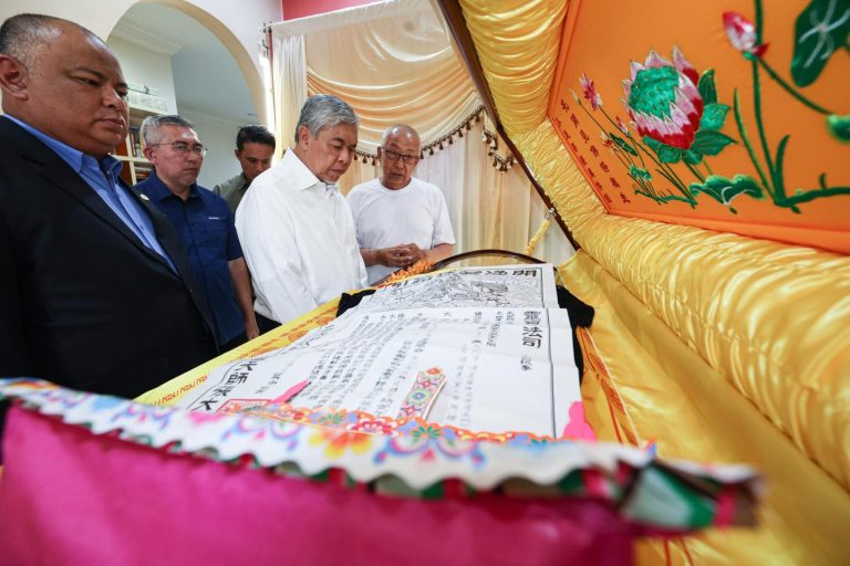TPM ziarah rakan kematian ibu selepas sesi bahas Dewan Rakyat