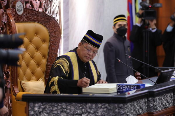 Speaker puji Sany, Awang berdamai isu gelaran beruk dan kera