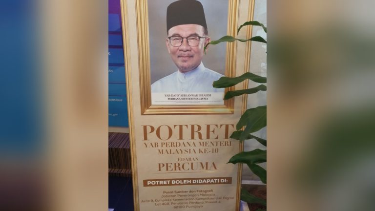 Potret Anwar diedar percuma