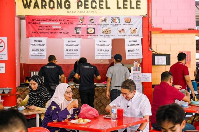 Salahuddin jamu selera Menu Rahmah ‘sendiri’