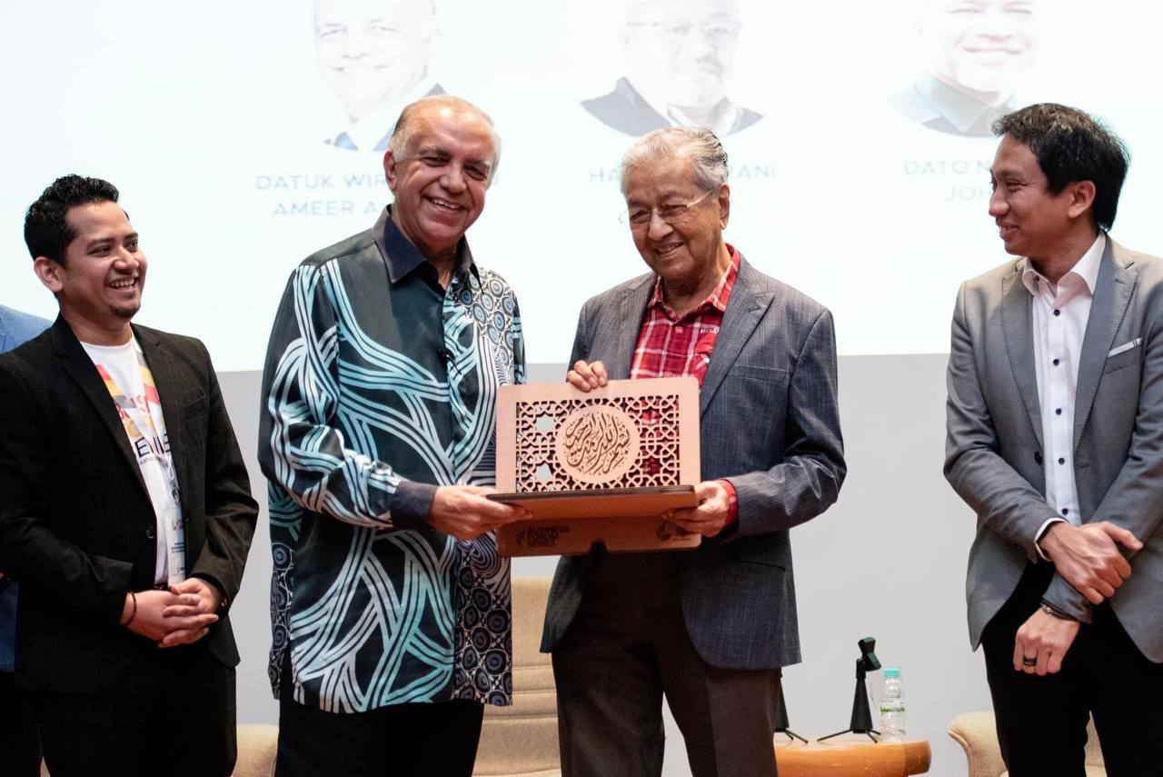 tun m